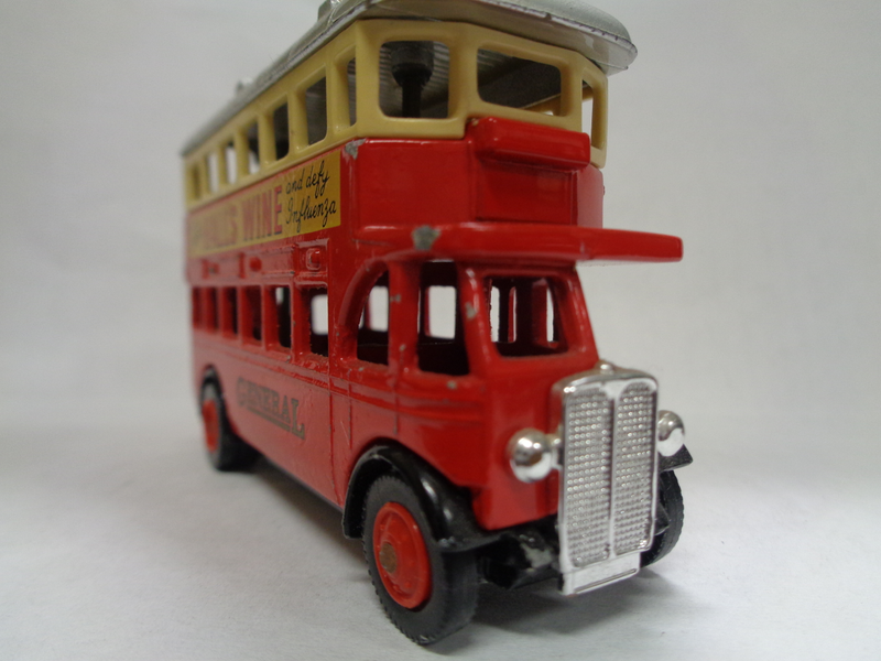 Illustration for article titled LONDON DOUBLE DECKER BUS BY LLEDO
